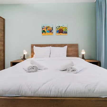 Cozy 2-bed Apartment *