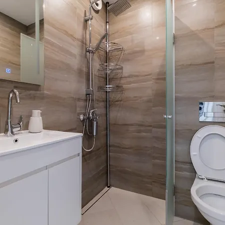 Cozy 2-bed Апартамент