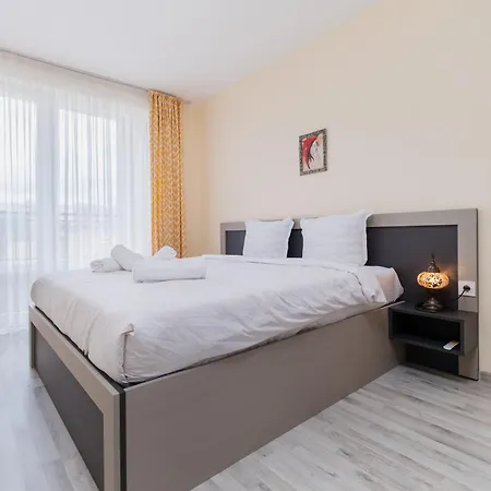 Апартамент Cozy 2-bed *